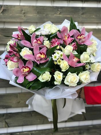 Букет цветов из: Розы и Хризантемы в Андревское