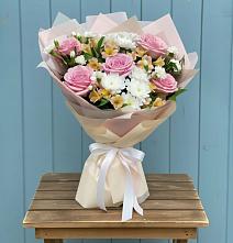 Букет цветов из:  Гвоздики, Орхидеи и Розы #REPLACE_PRED# Андревское