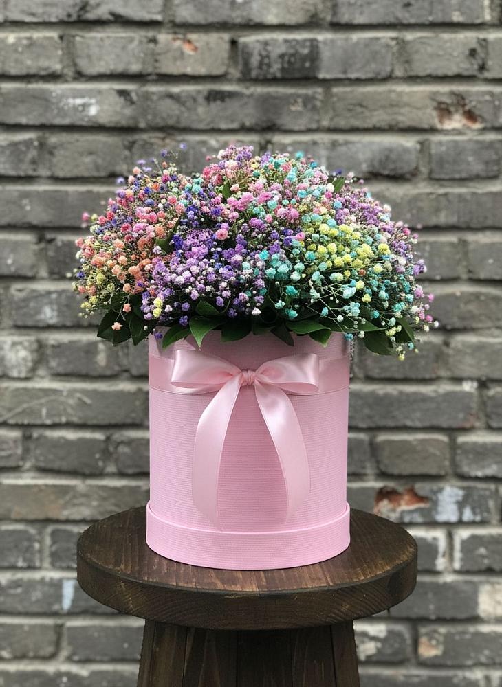 Цветочная композиция из Гипсофила и Розы в шляпной коробке в Андревское