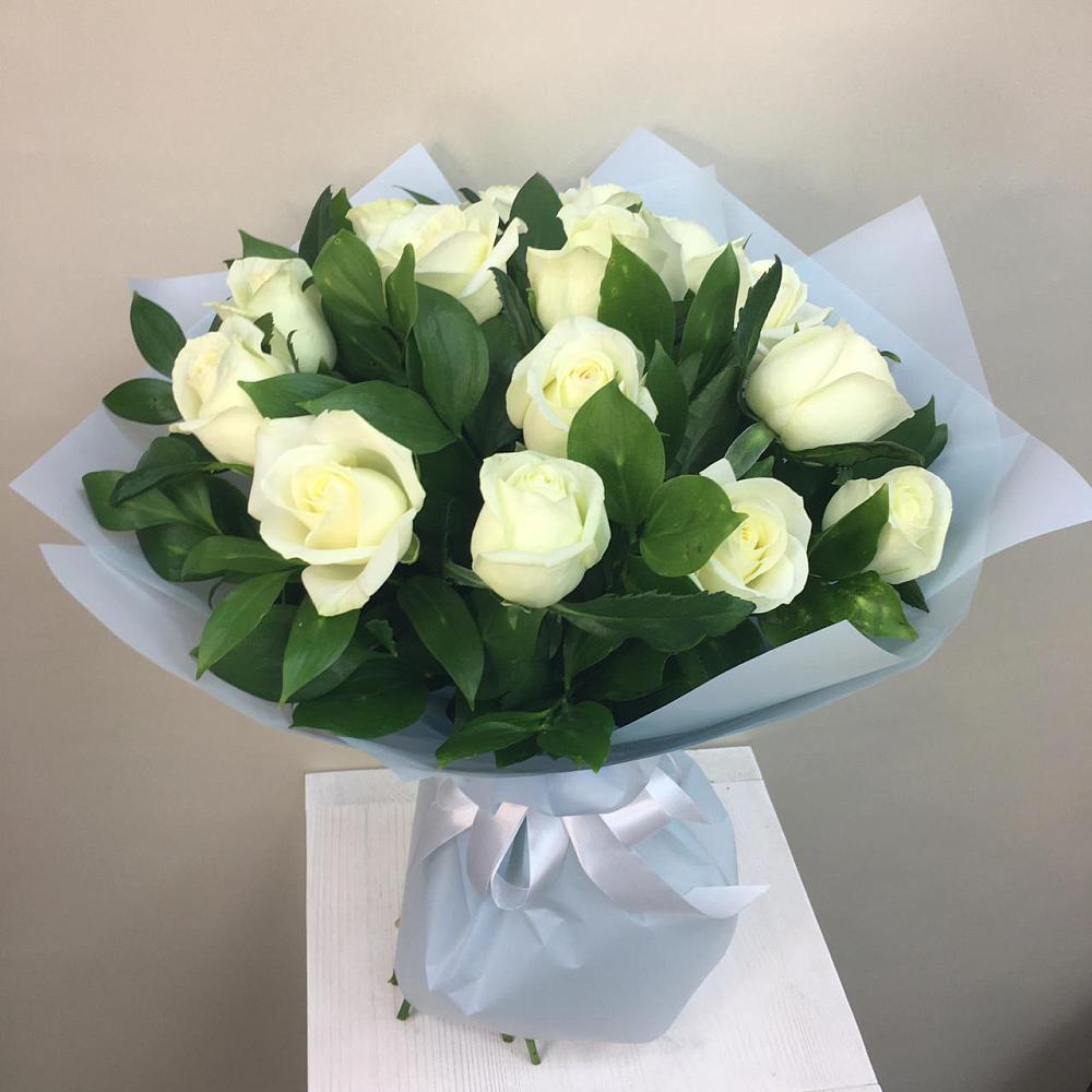 Букет 15 Белых роз Проуд в Андревское