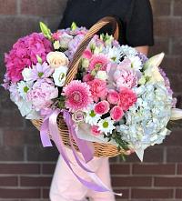 Композиция солнечный день в Андревское Цветочная композиция из Розы, Хризантемы, Пионы и Лизиантусы в корзине в Андревское