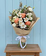 Букет цветов из:  Альстромерии, Лизиантусы, Розы и Хризантемы в Андревское