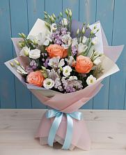 Букет цветов из:  Лизиантусы, Розы, Альстромерии и Гипсофила в Андревское