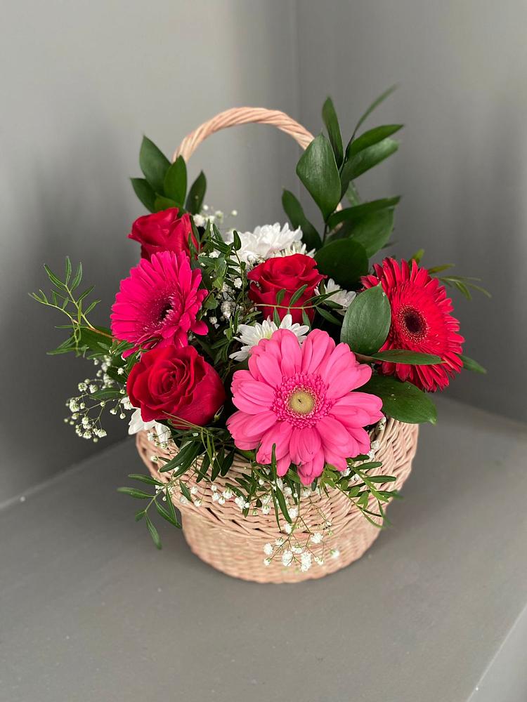 Цветочная композиция из Розы, Хризантемы и Герберы в корзине в Андревское