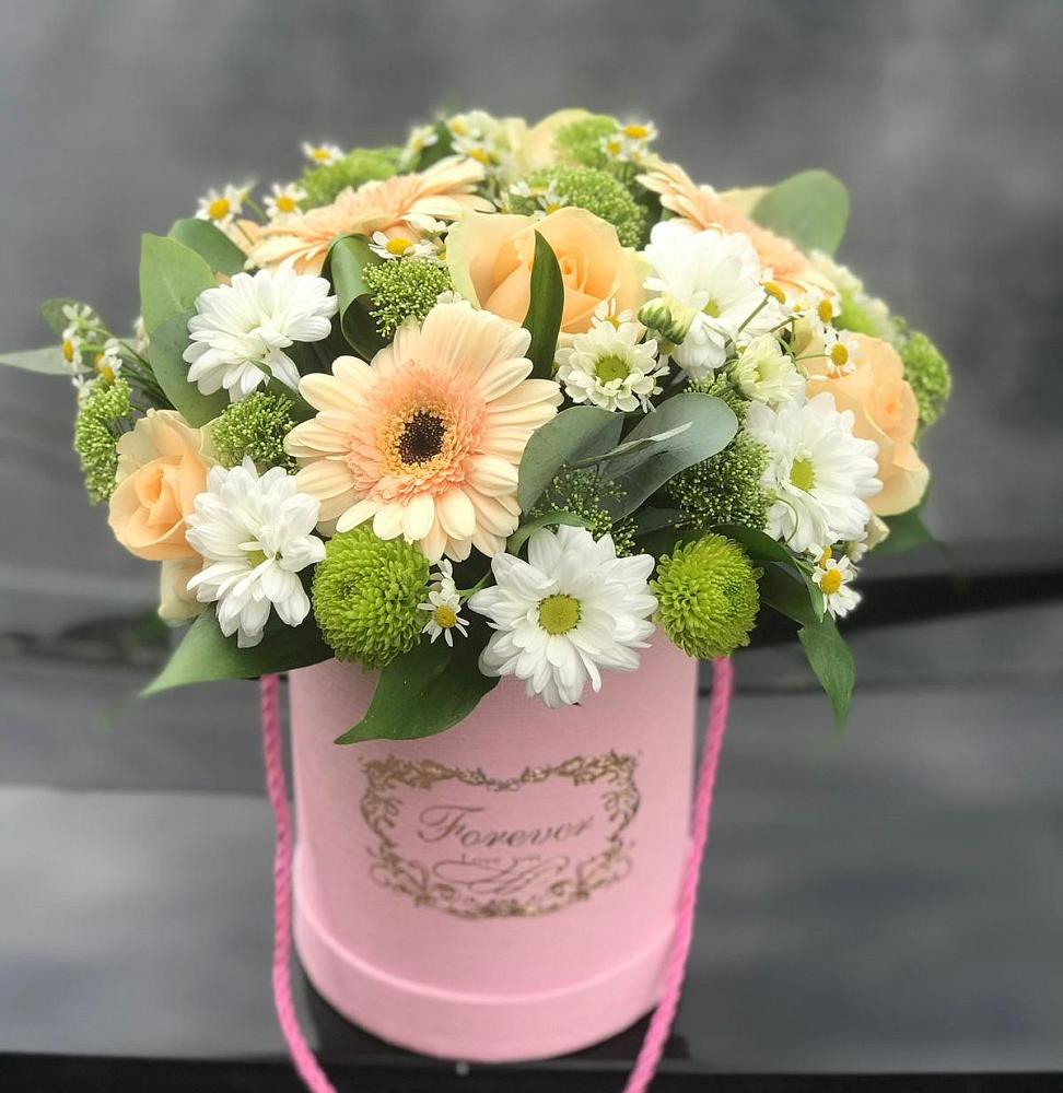 Цветочная композиция из Розы, Герберы и Хризантемы в шляпной коробке в Андревское