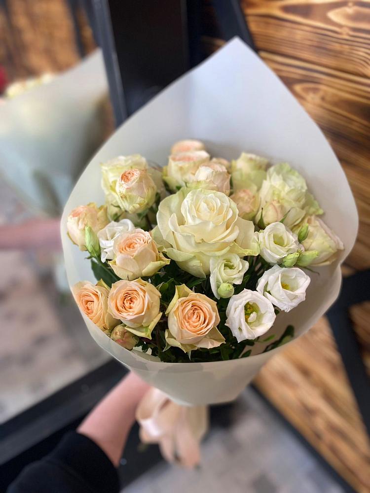 Букет цветов из: Розы и Лизиантусы в Андревское